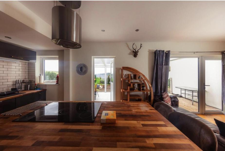 Luxury Cottage With Stunning Views Near Fairy Pools - School House 3 Carbost  Exteriör bild