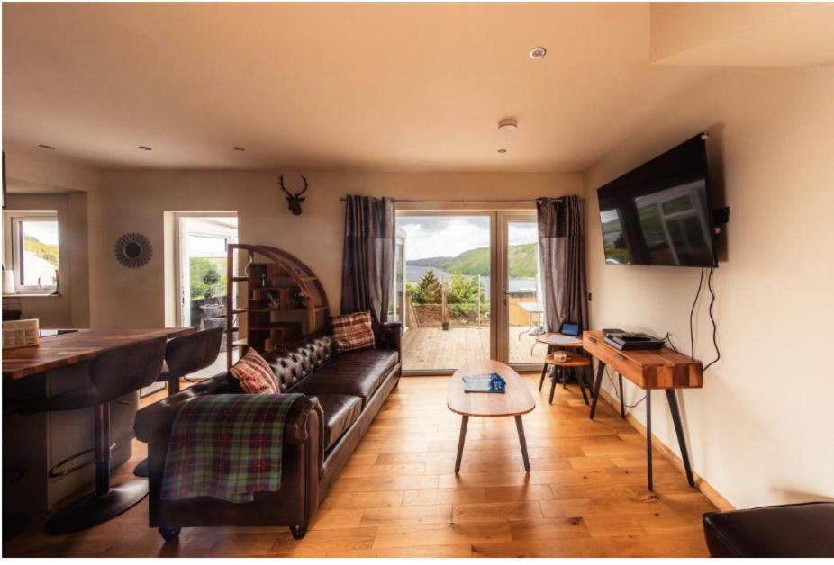 Luxury Cottage With Stunning Views Near Fairy Pools - School House 3 Carbost  Exteriör bild